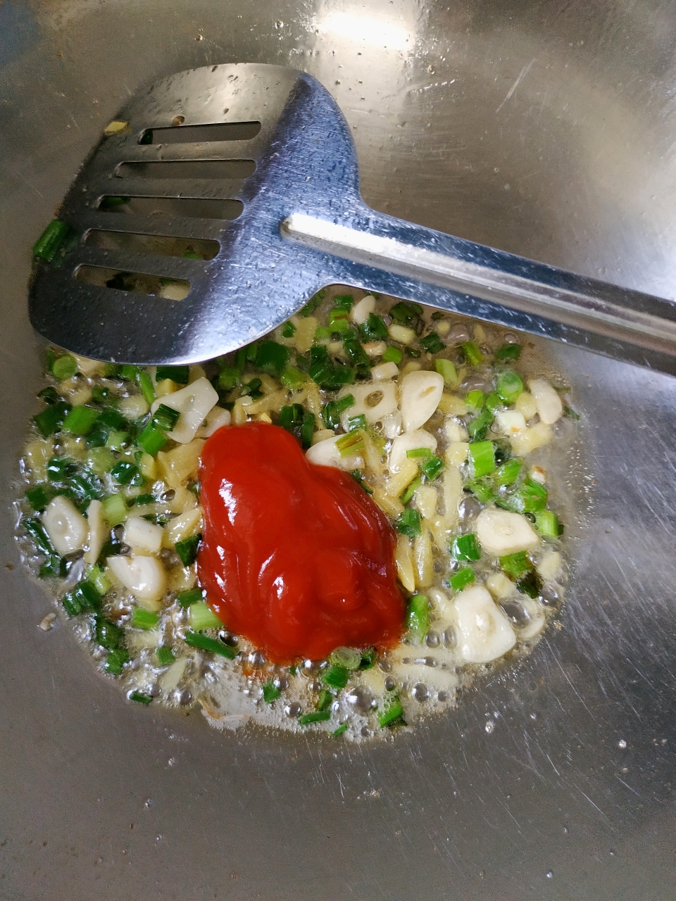 油焖茄汁大虾的做法 步骤4