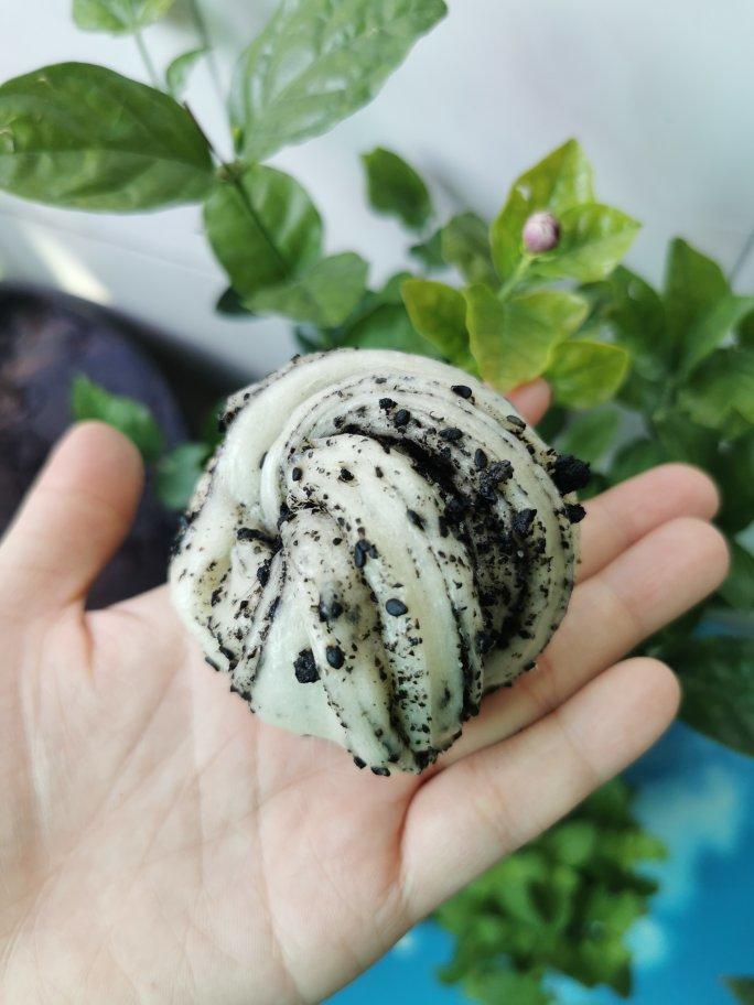 超可爱的【黑芝麻花卷】