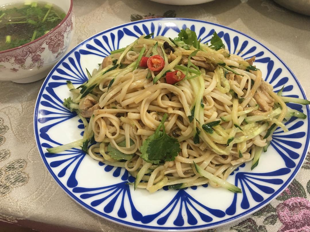 鸡丝凉面