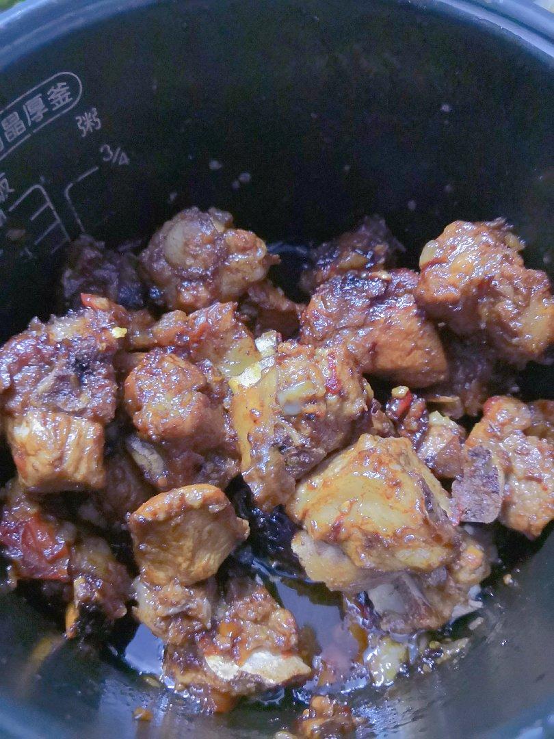 落圆圆的夏天做的电饭煲焖红烧排骨