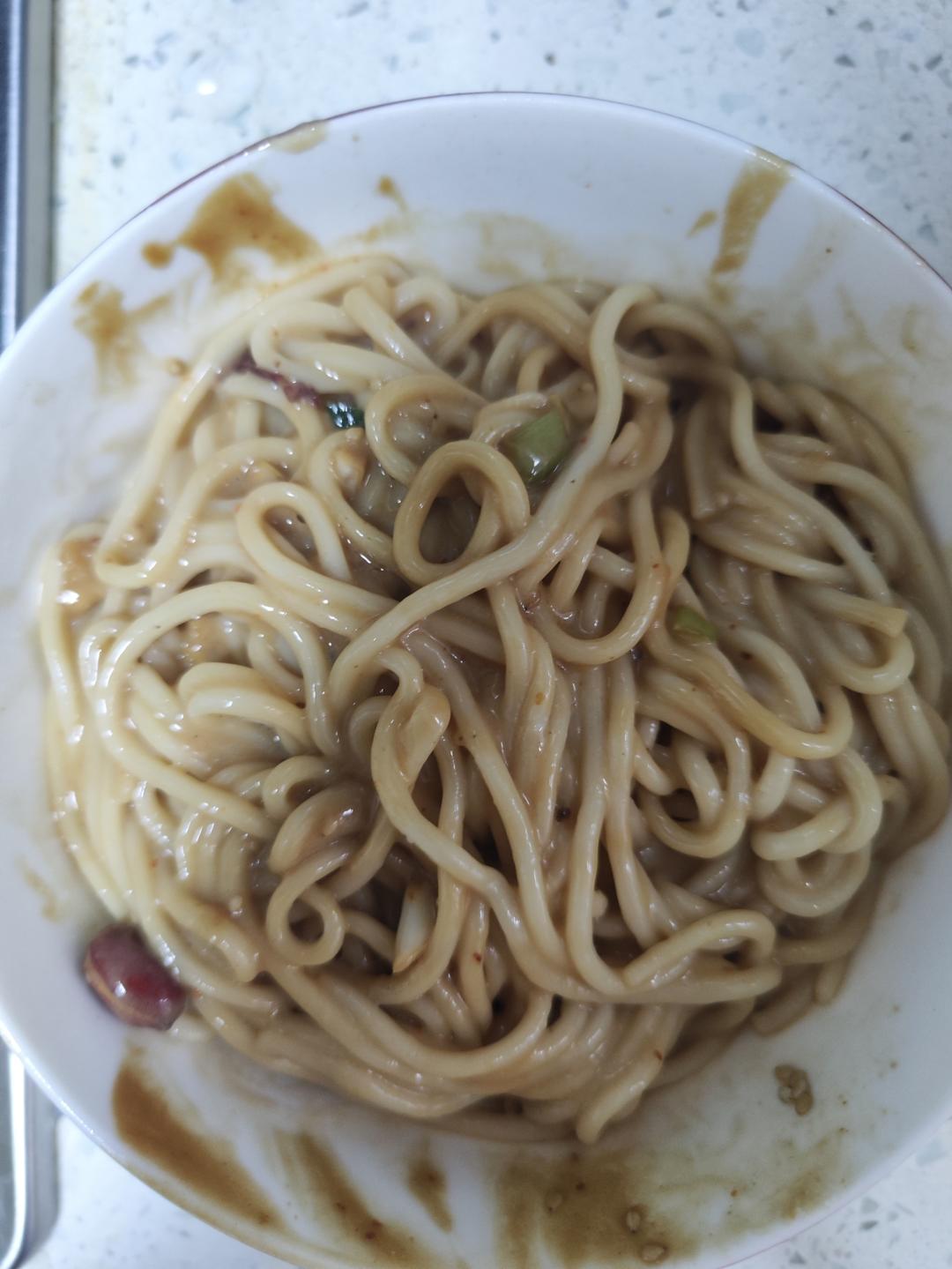 天热没胃口的时候，你就做这道麻酱凉面，简单省事，关键特别好吃
