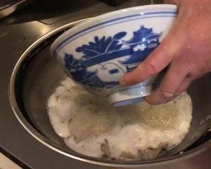 平菇蛋花肉沫汤的做法 步骤4
