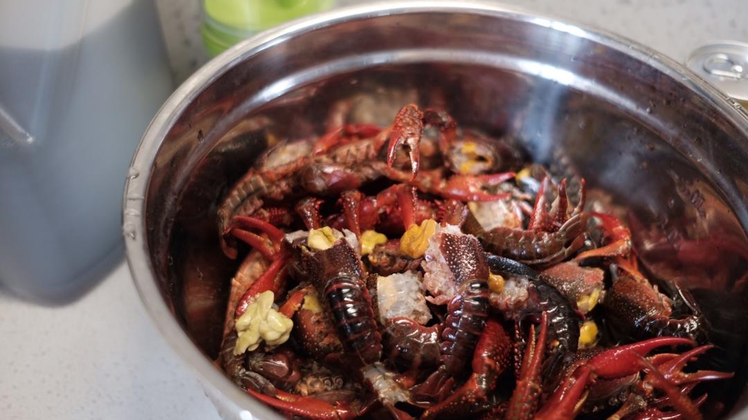 不能错过的红烧香啤小龙虾