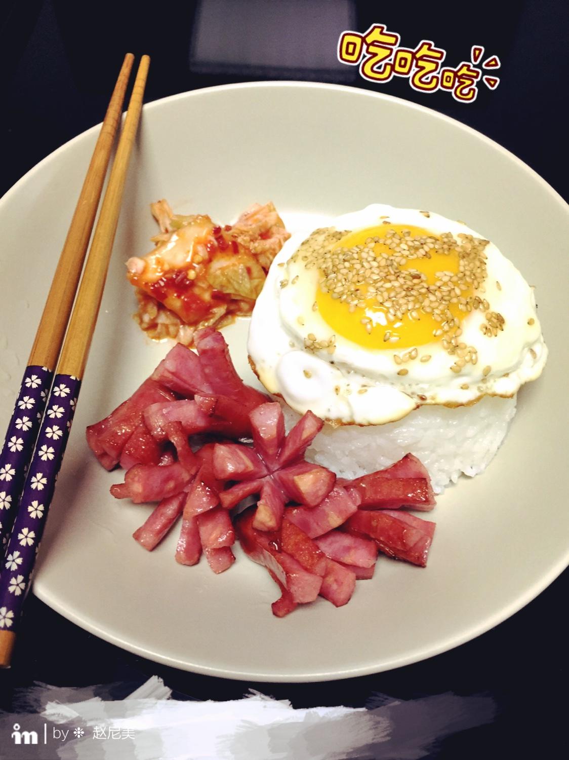 🐙肠，煎蛋，辣白菜配米饭，最简单的早餐