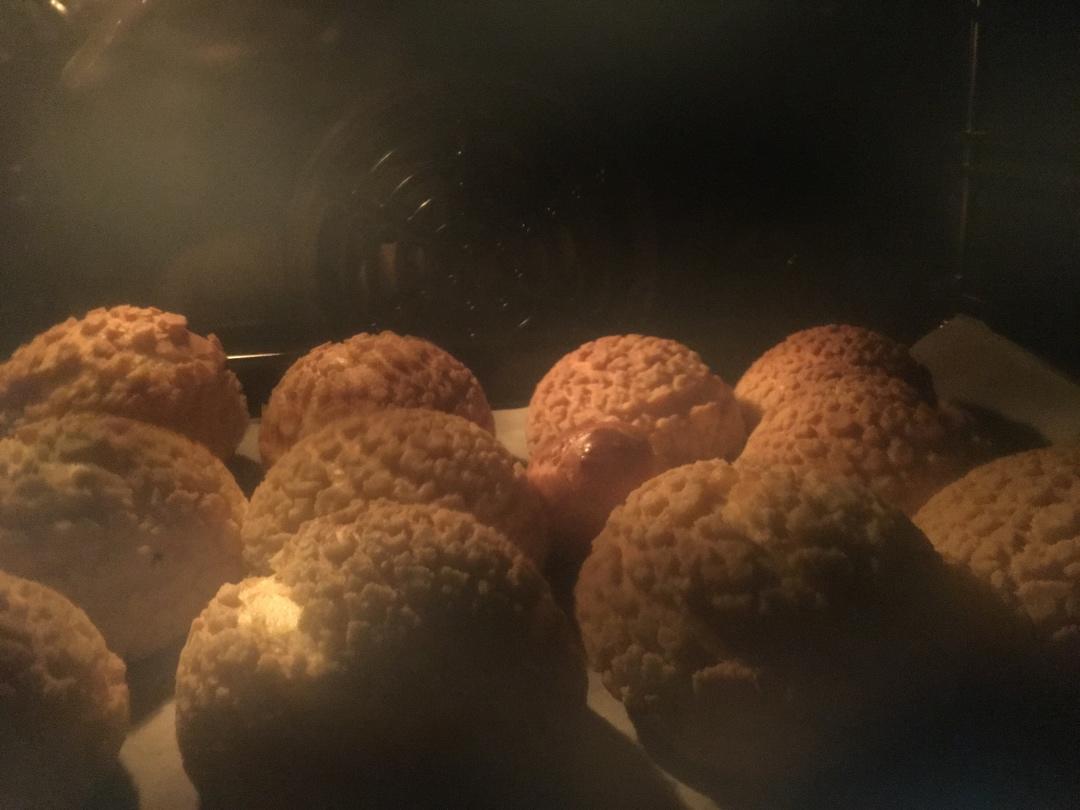 一口就爆浆的卡士达酥皮泡芙