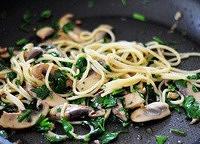 蘑菇意面 - Spaghetti with Mushroom & Parsley的做法 步骤3