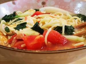西红柿鸡蛋热汤面的做法 步骤1