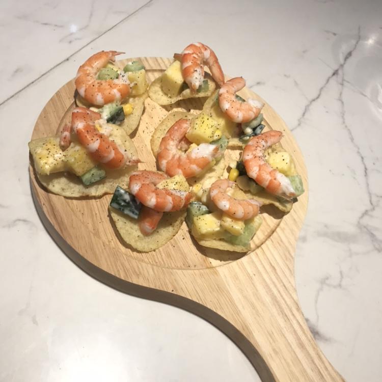 薯片牛油果大虾沙拉