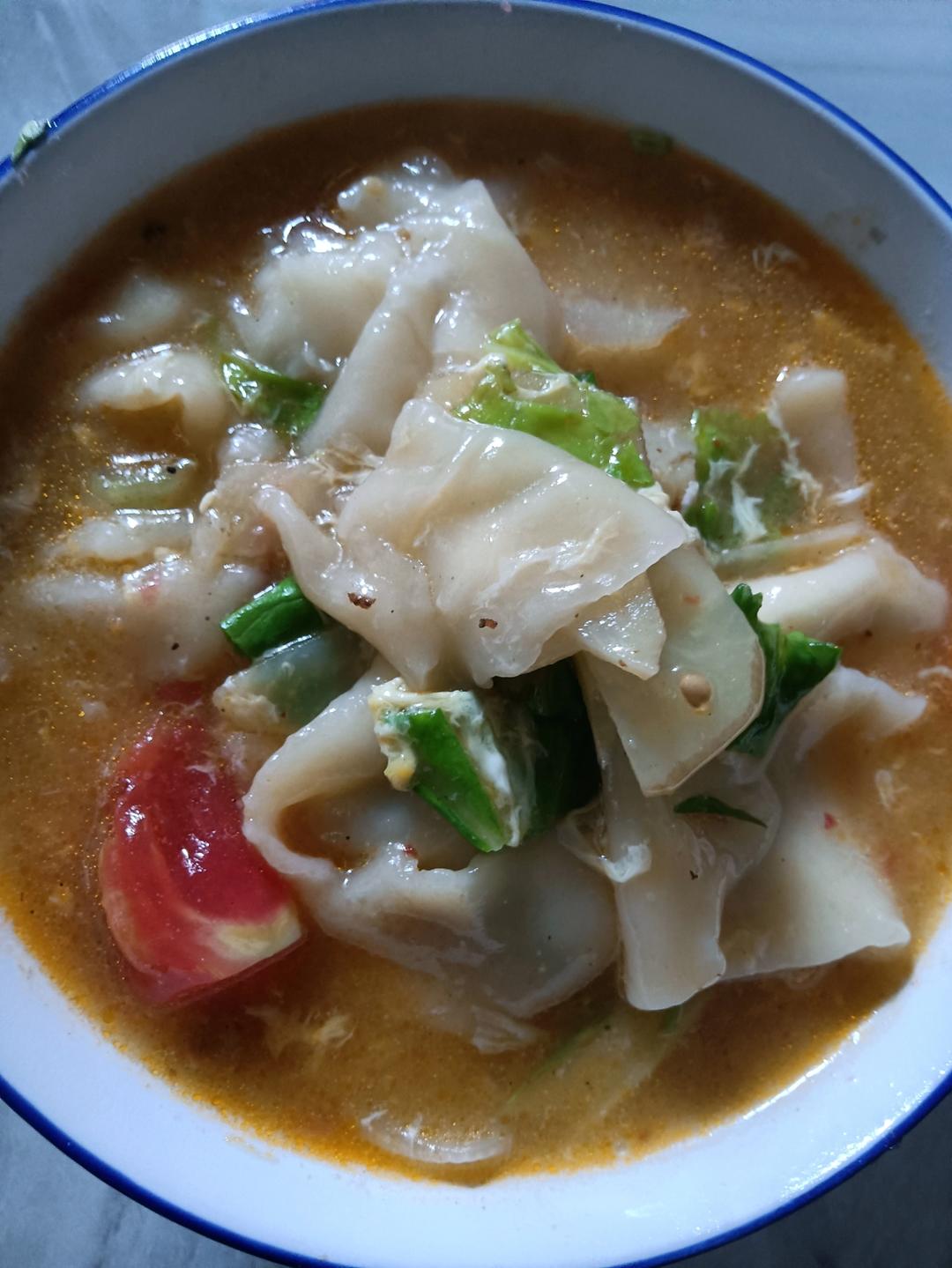 面片汤，面片爽滑筋道又柔软，汤汁鲜美
