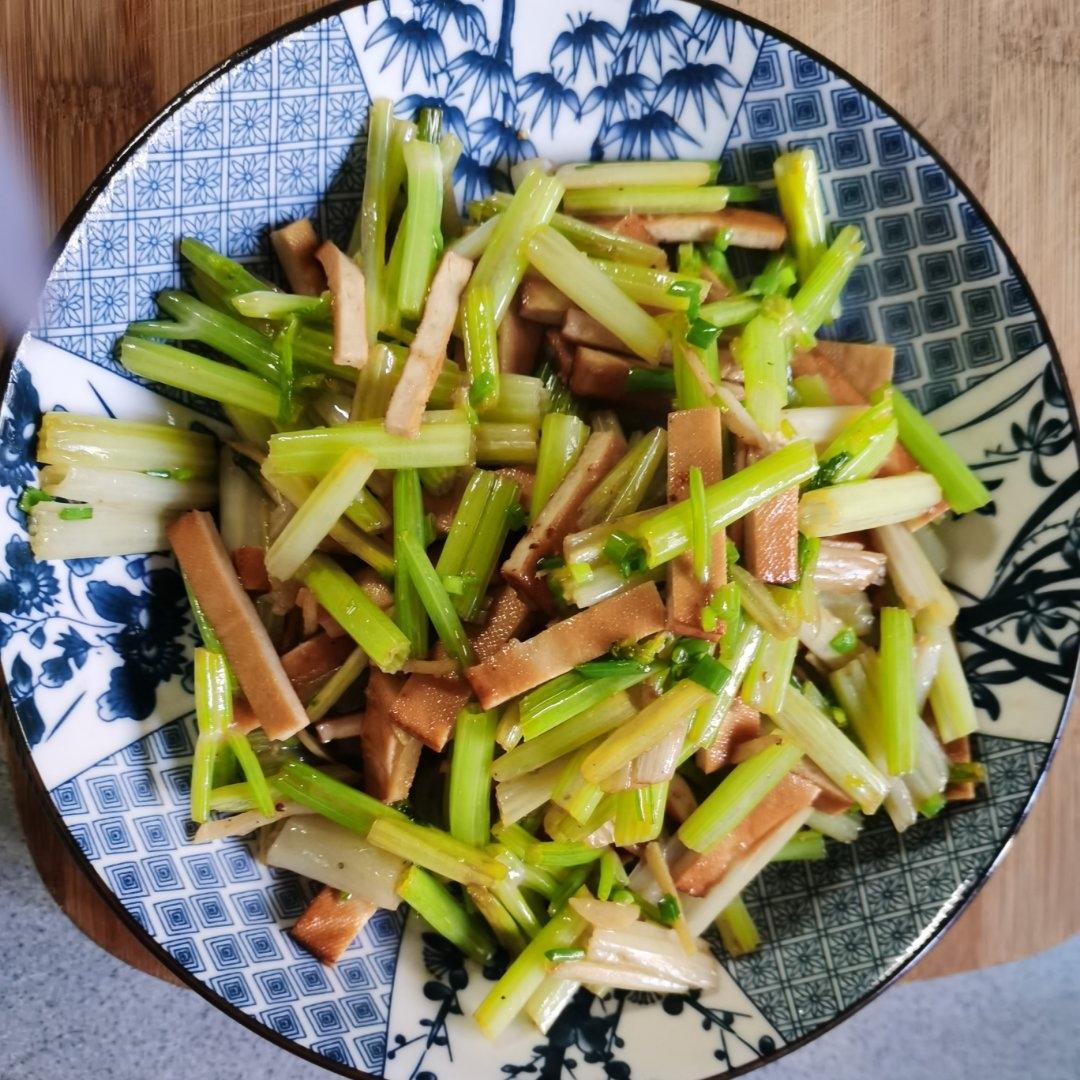 芹菜炒香干