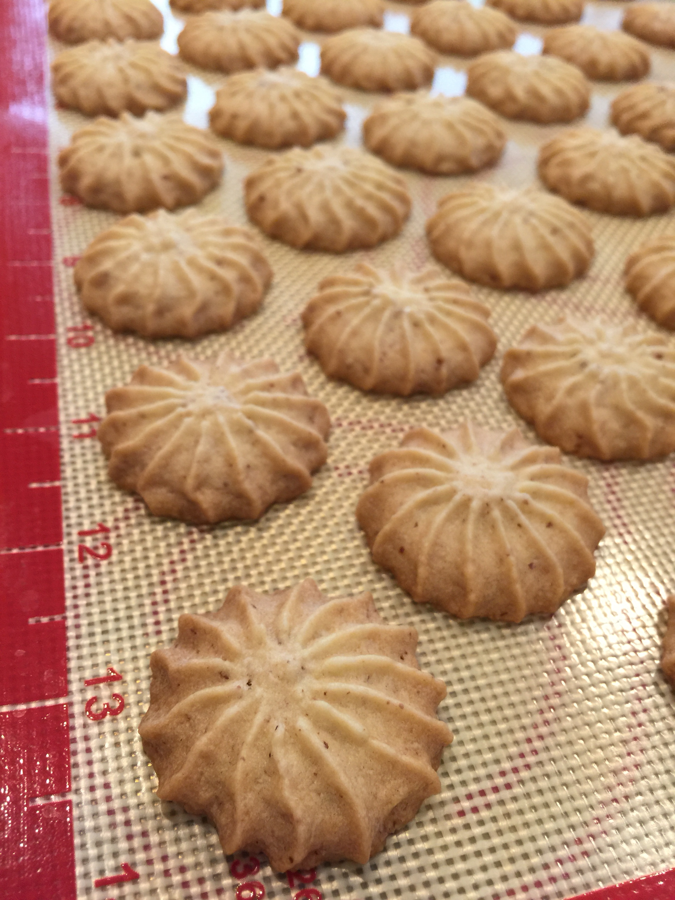 烘培小白也能做出的好吃饼干—杏仁曲奇饼干的做法 步骤5