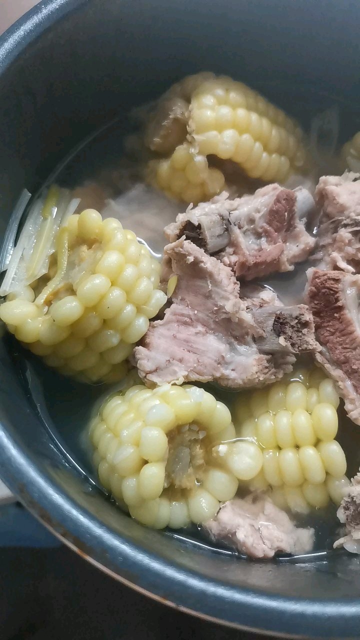 玉米排骨汤（电饭煲）
