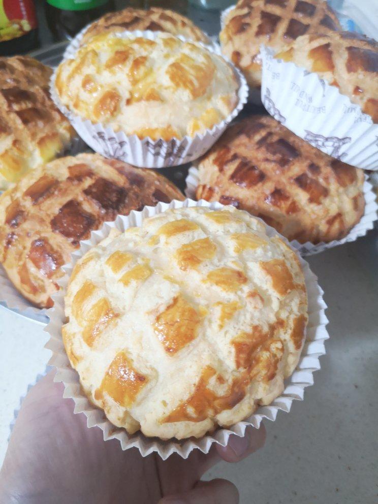 好吃到炸裂的港式菠萝包（附带制作酥皮的小视频）