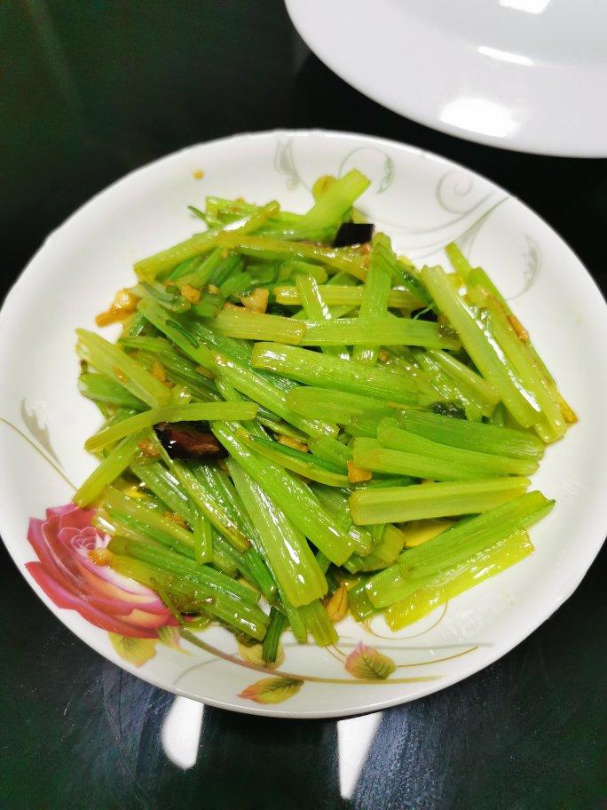 素炒芹菜
