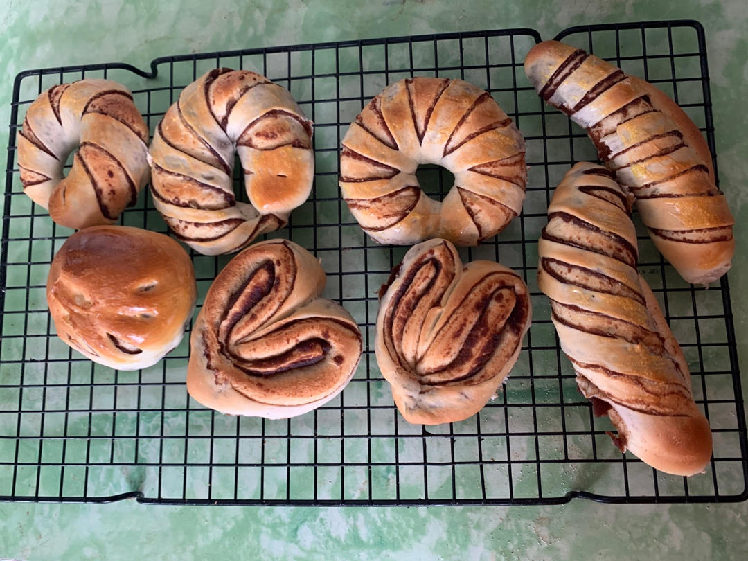 豆沙毛毛虫面包