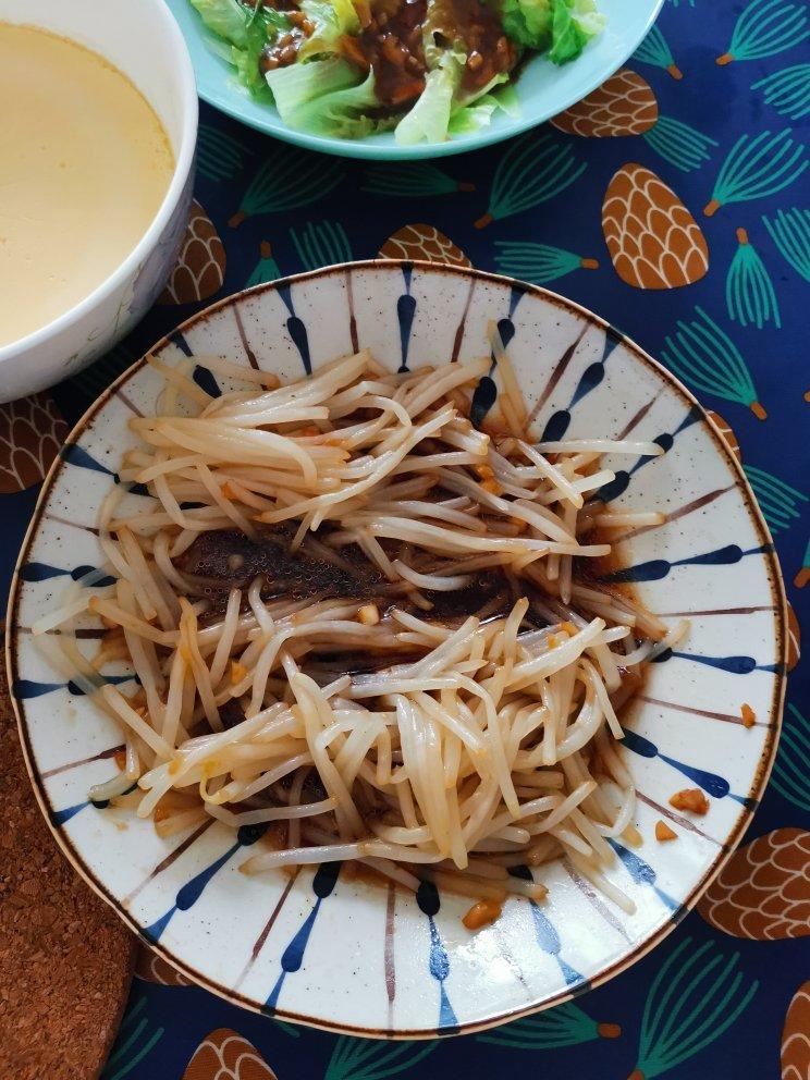 凉拌绿豆芽（超快手好吃！