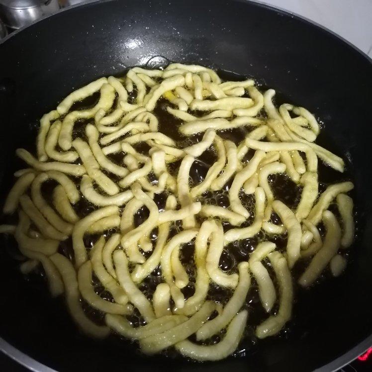 黑芝麻鸡蛋沙琪玛 两个关键温度很重要 手把手教你一次成功