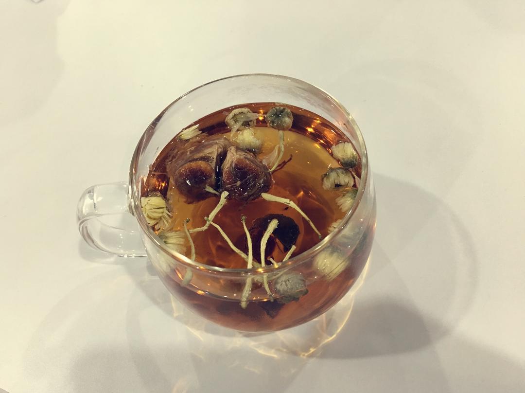养生茶：菊花金银花罗汉果茶