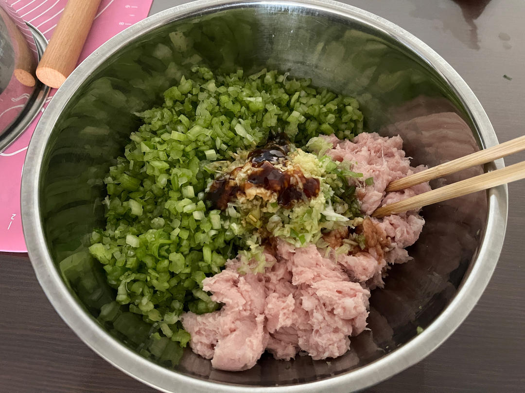 经典芹菜猪肉馅(不是经典我不发)