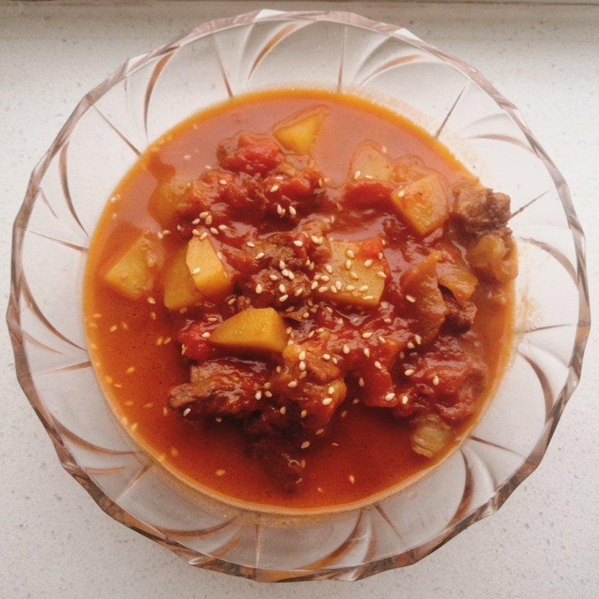 汤浓肉嫩的番茄牛腩，牛腩软烂秘法