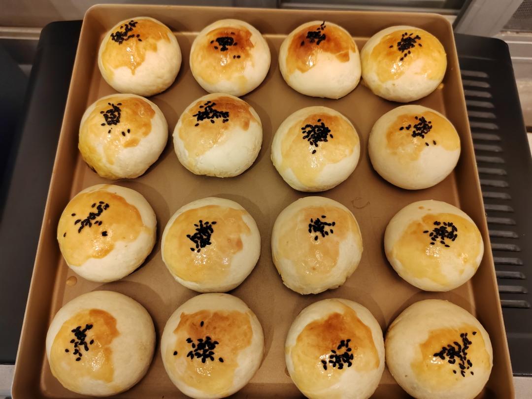 麻薯蛋黄酥，酥掉渣‼️（给出单个需要的材料量）