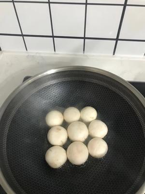 口蘑鹌鹑蛋的做法 步骤3