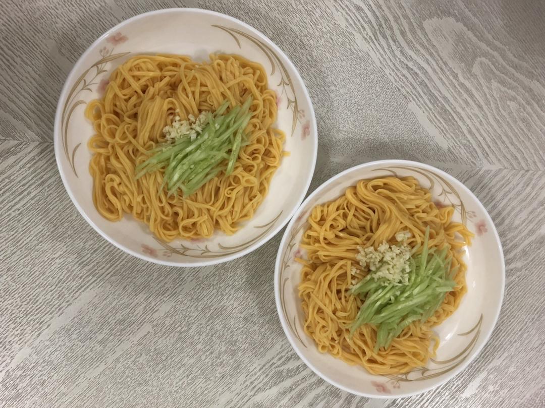 胡萝卜汁面条的做法