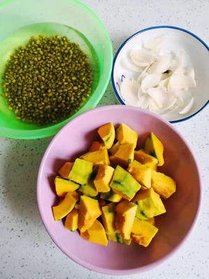 百合南瓜绿豆粥的做法 步骤4