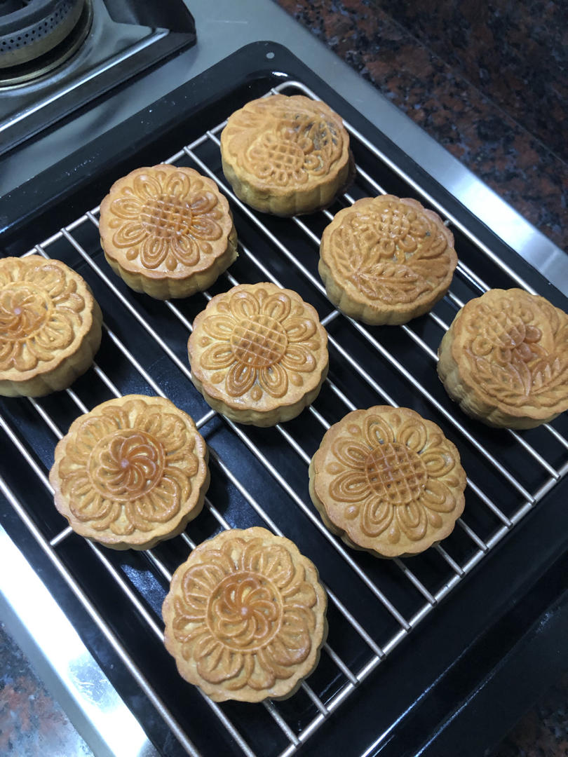广式月饼—蛋黄莲蓉月饼