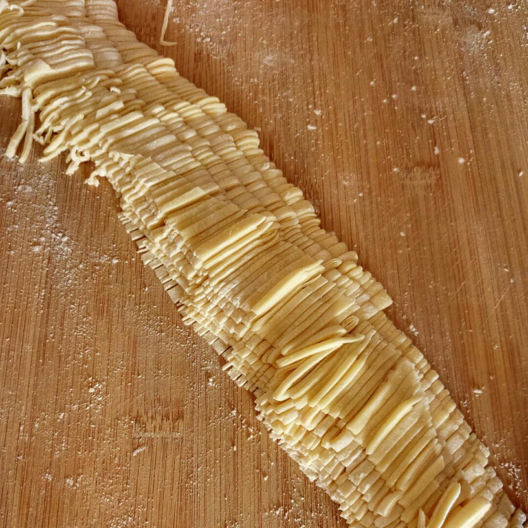 刘小枫做的刀切面