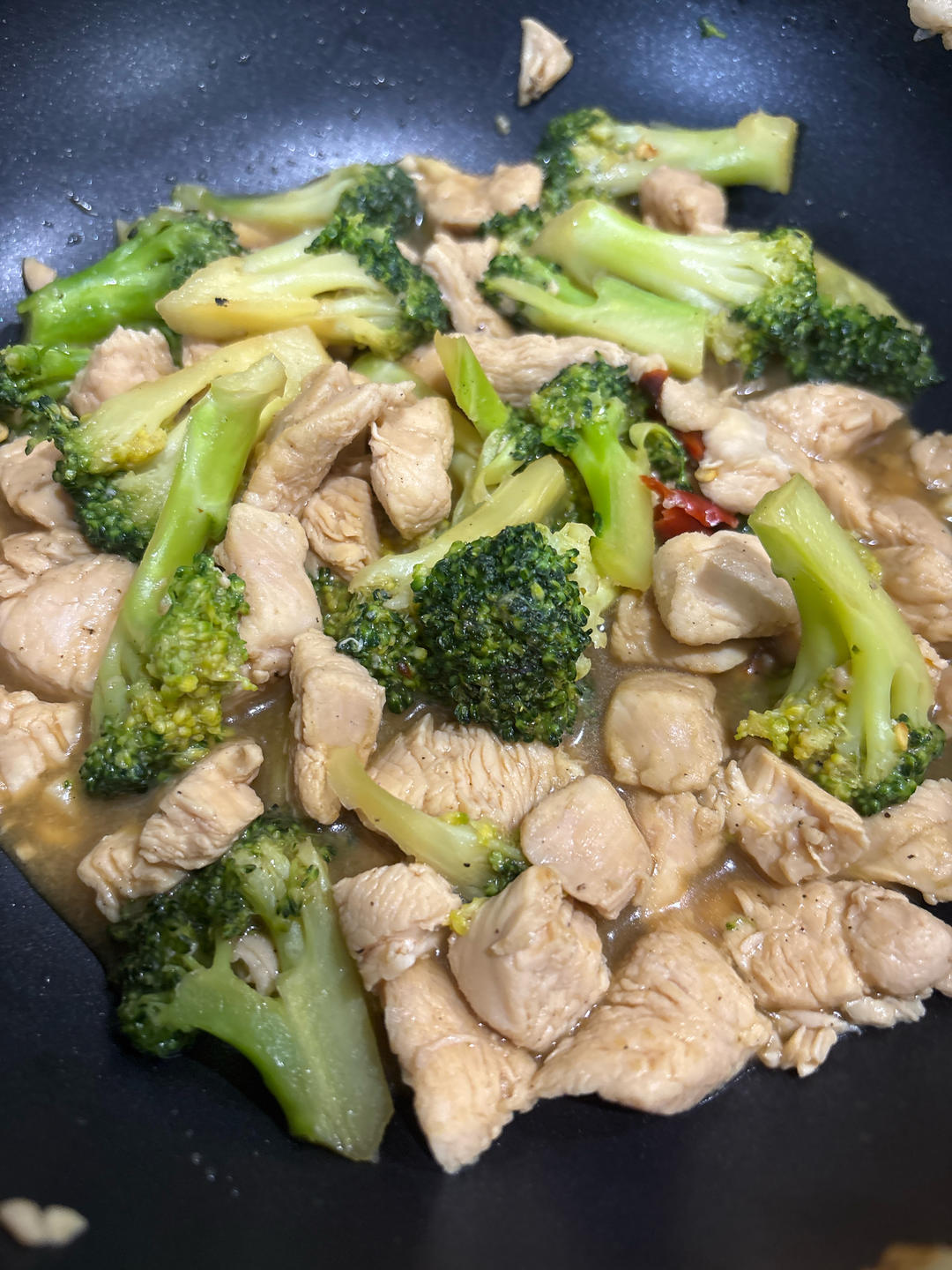 西蓝花炒鸡胸肉（最近爱上减脂餐）