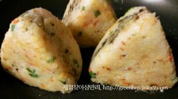 泡菜饭团 ～ 김치주먹밥的做法 步骤8