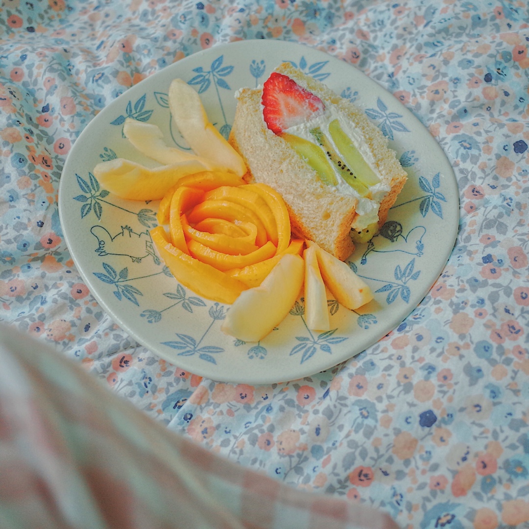 郁金香🌷造型水果奶油三明治