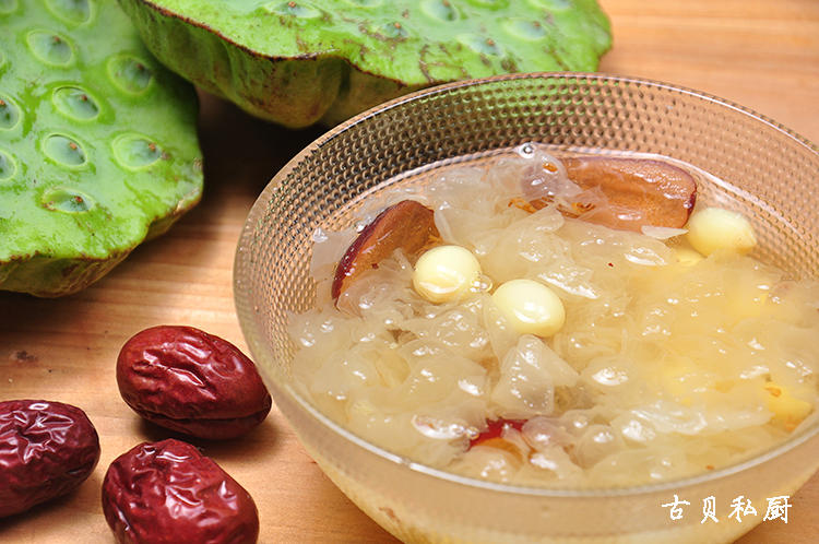 桂花莲子银耳羹的做法