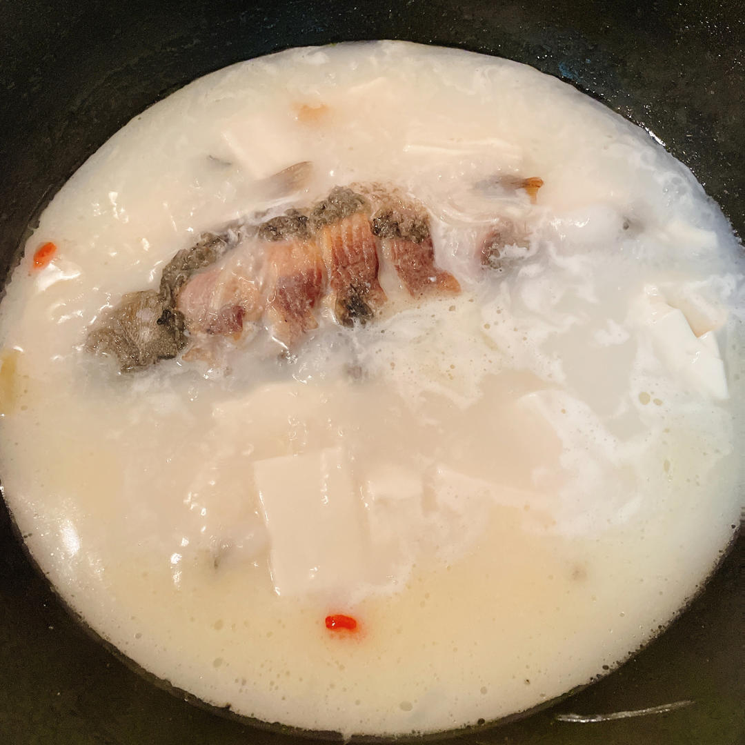 奶白鲫鱼豆腐汤|一条鱼最后的温柔