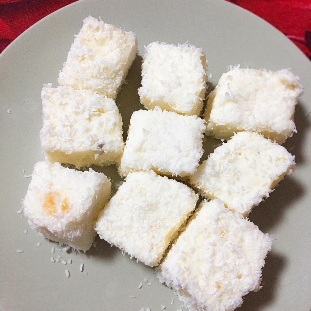 椰丝牛奶小方糕