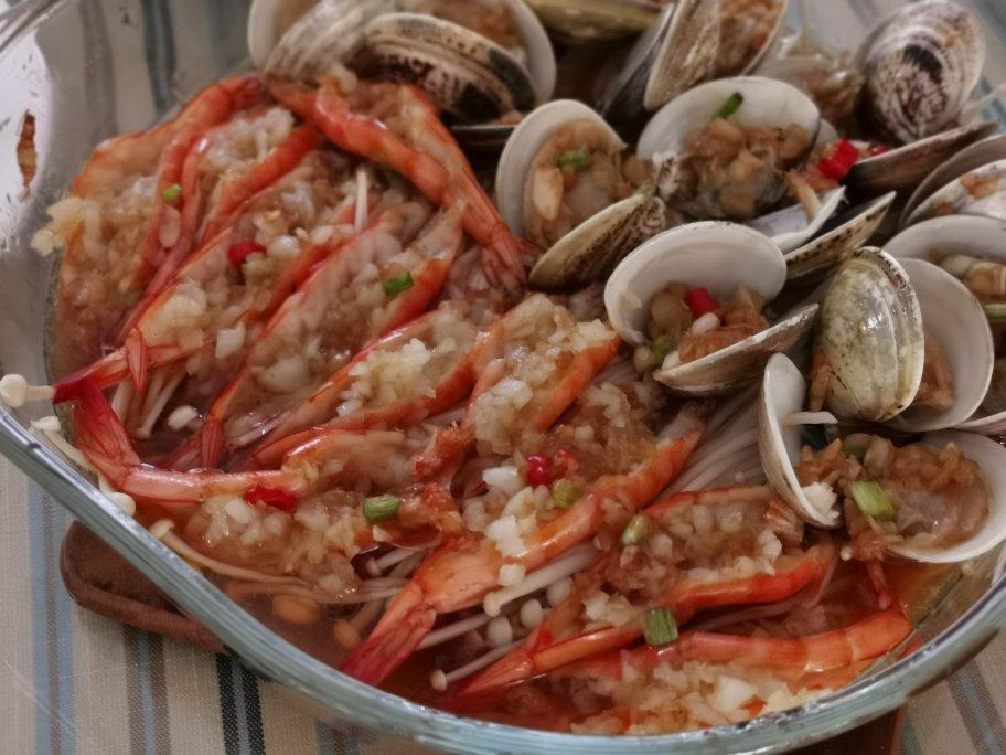 蒜蓉金针菇烤花蛤虾