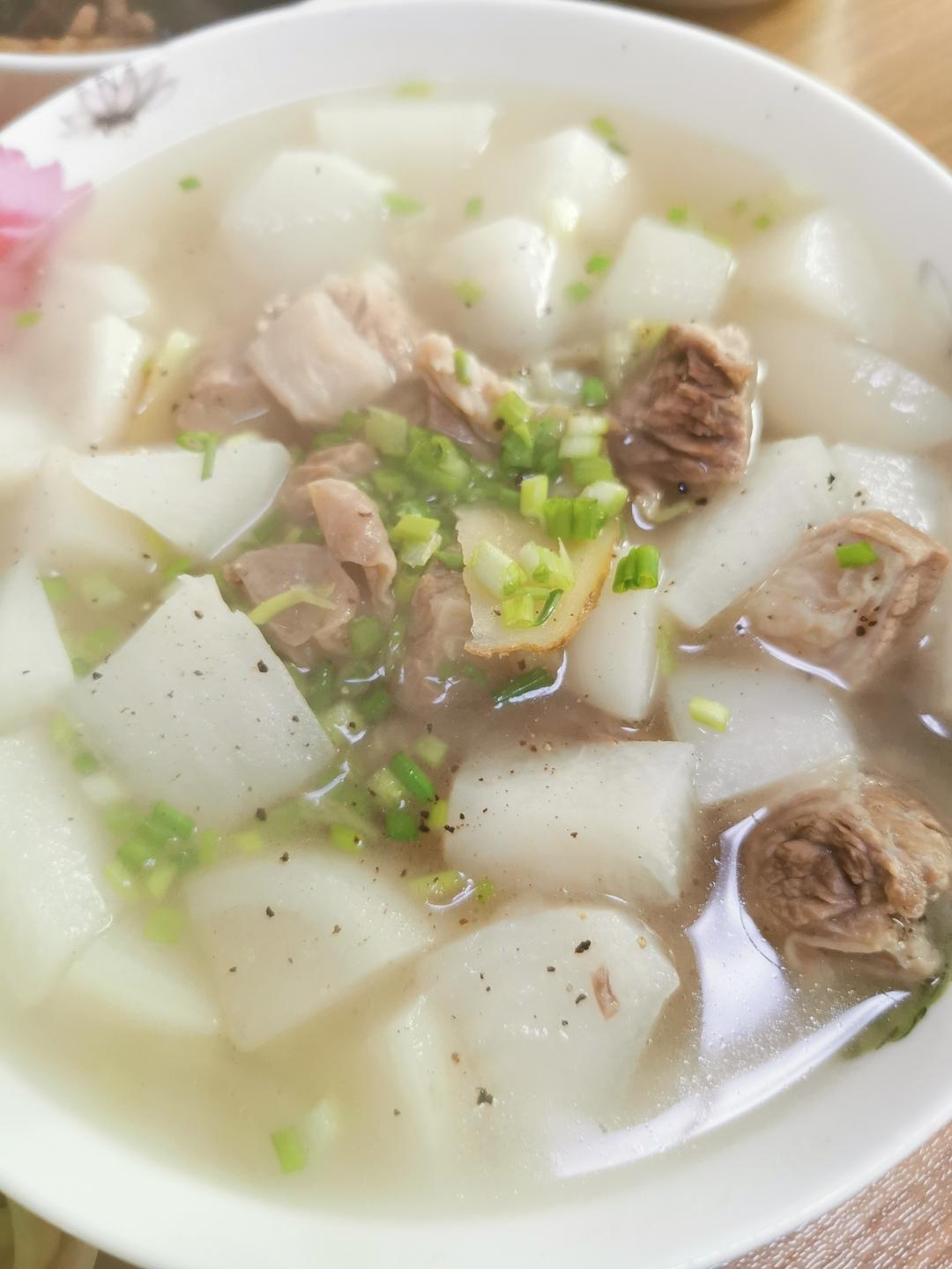 清汤萝卜牛腩