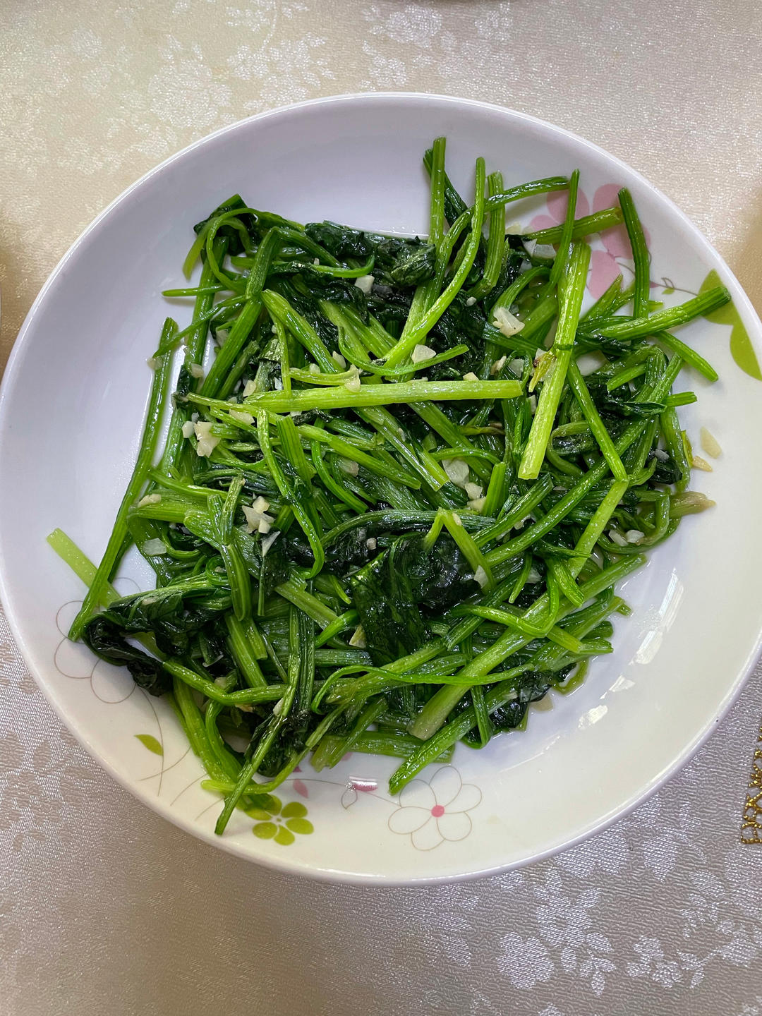 不涩口又嫩的清炒菠菜