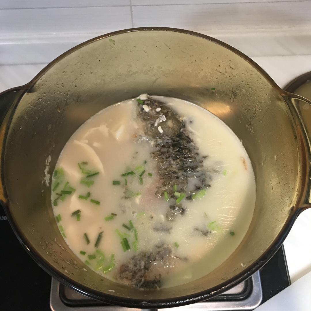 鲫鱼豆腐汤