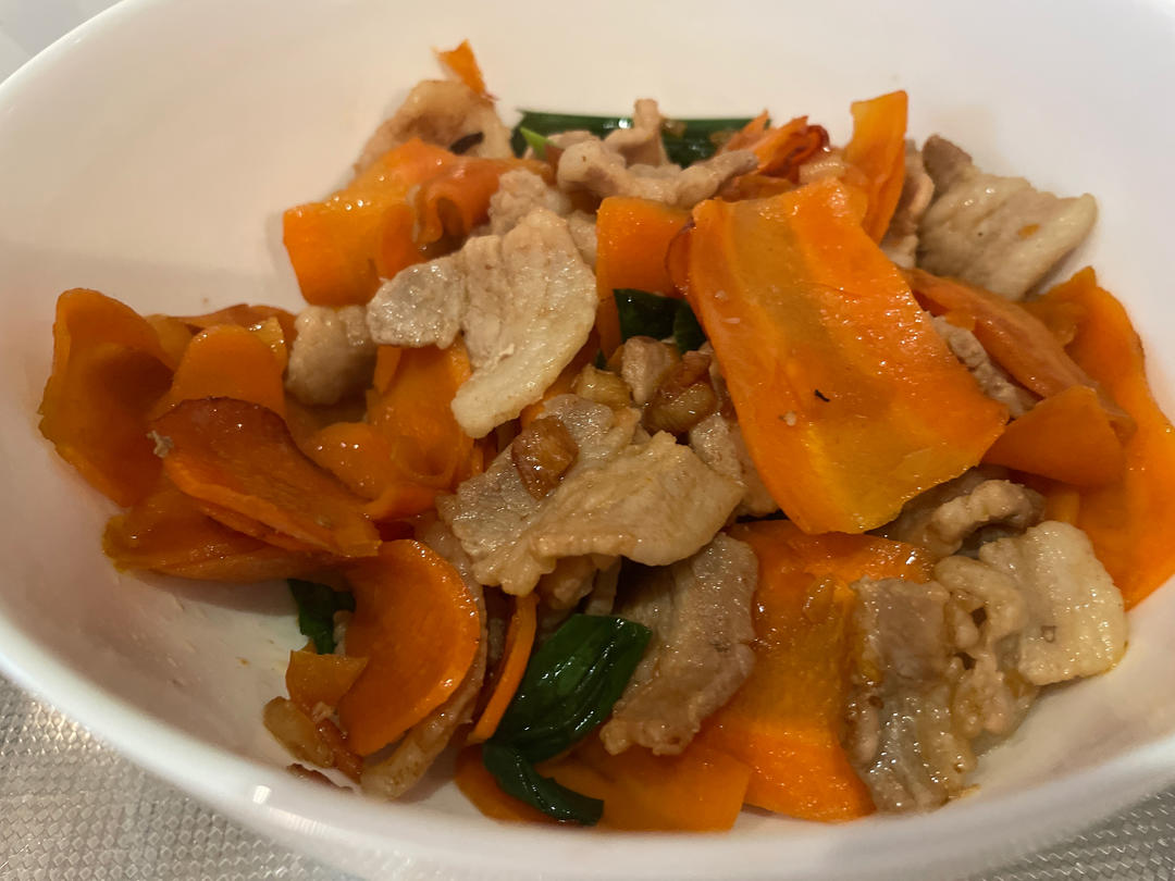 胡萝卜炒肉（小朋友最爱）