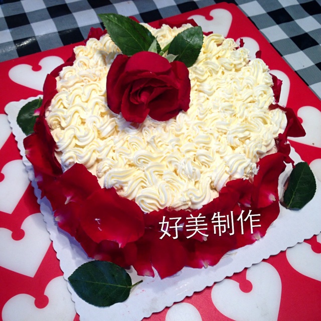 奶油水果装饰蛋糕