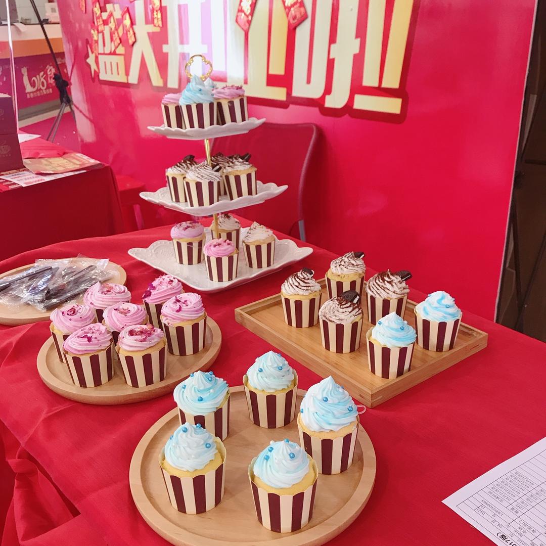 不回缩杯子蛋糕cupcake