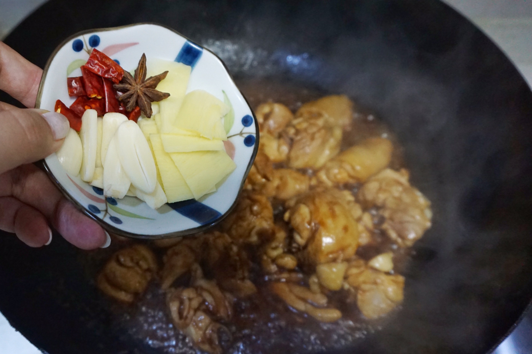 家常黄焖鸡米饭的做法 步骤7
