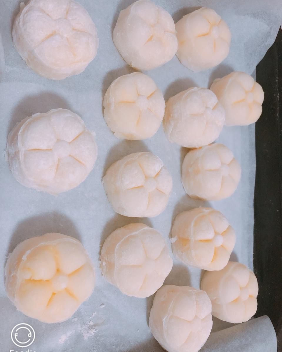 奶黄冰皮月饼