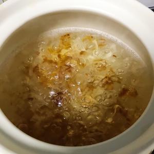 雪燕桃胶皂角米的做法 步骤3
