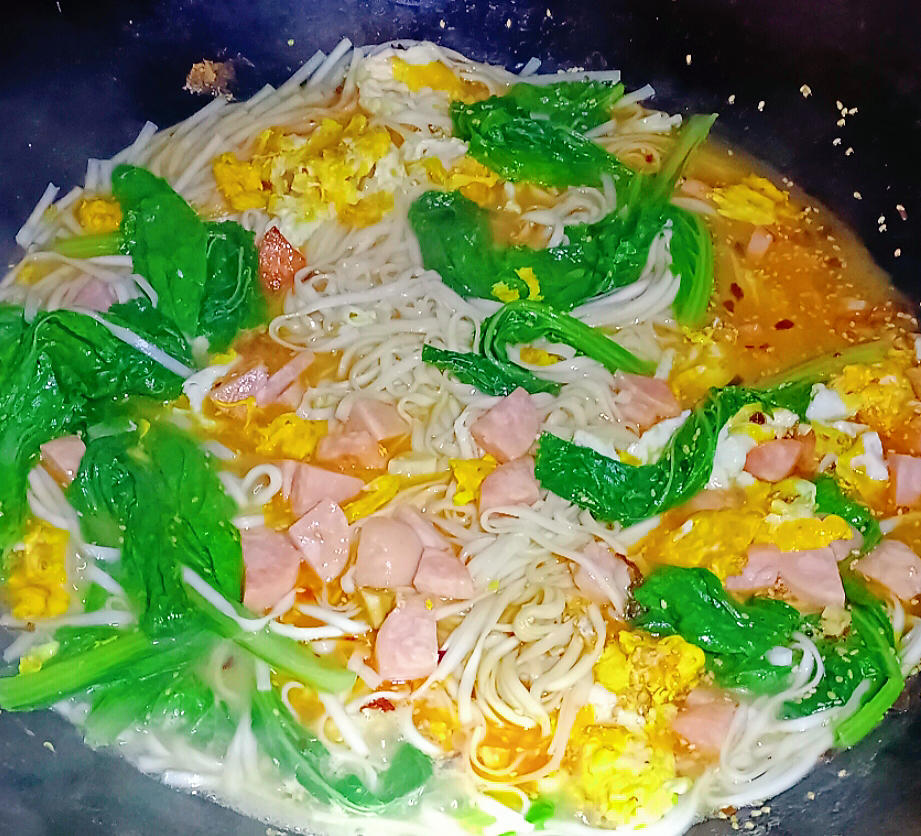 🔥好吃到一滴汤汁都不能放过～酸汤泡面