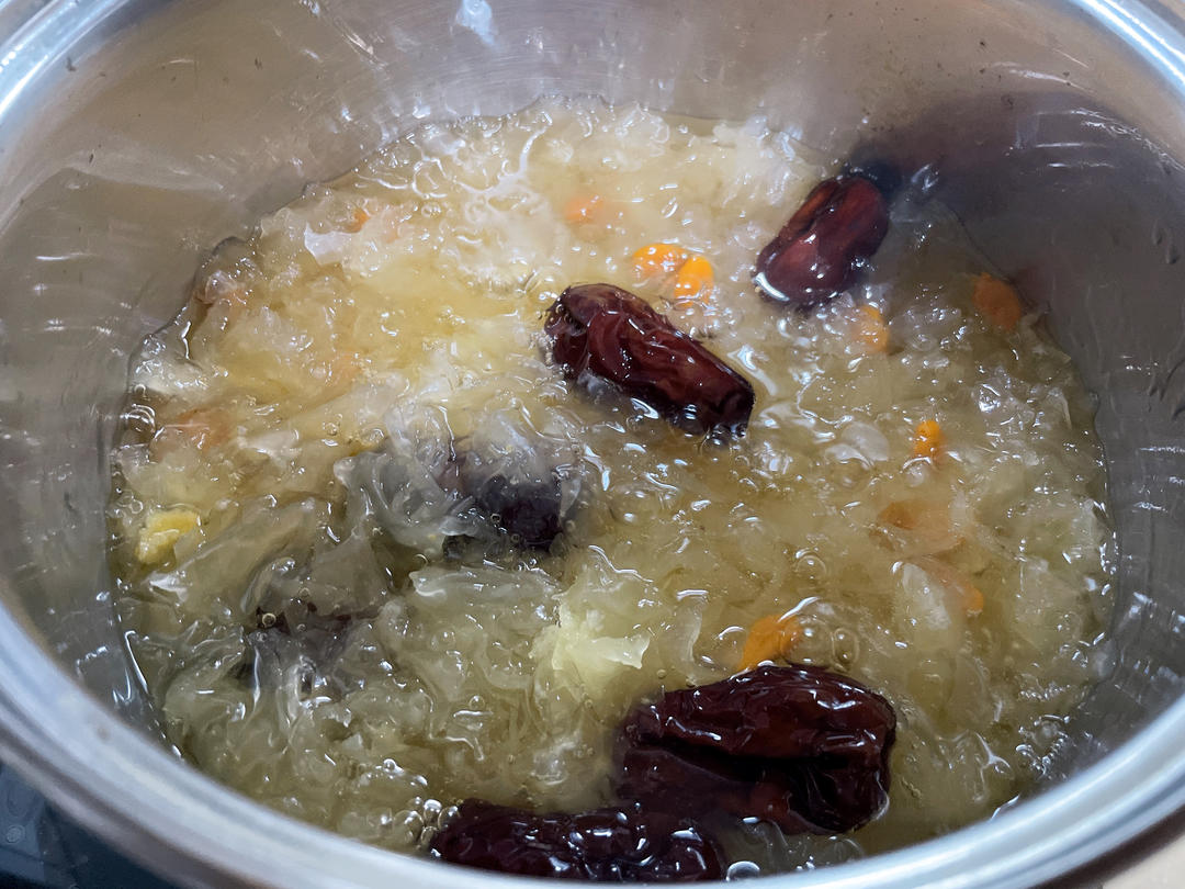 无敌好喝❗️快速熬出胶的银耳羹😋美容又养颜