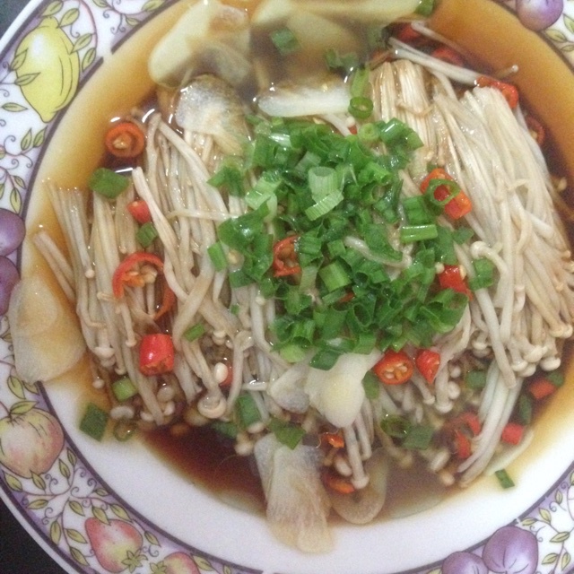 葱油金针菇——10分钟快手菜，你绝对不能错过的美味~
