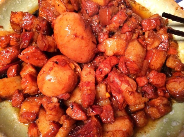 吃着碗里望着锅里的红烧肉